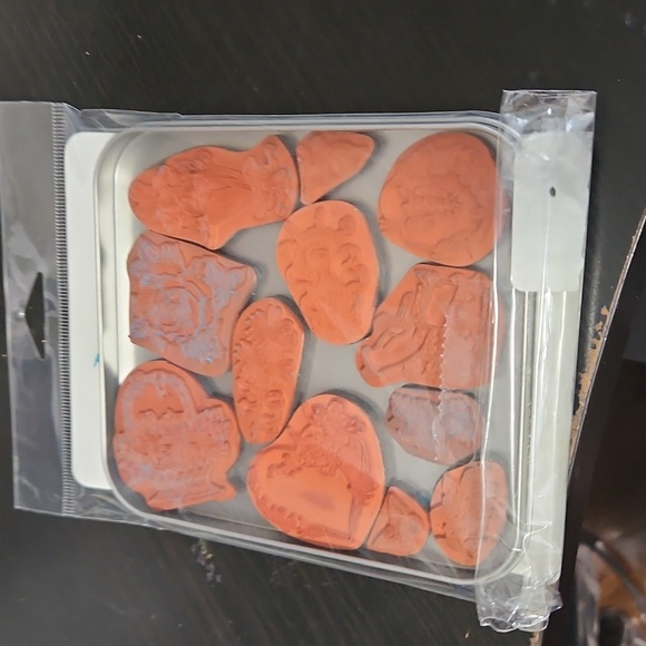 Victorian floral Stamp set. Magnetic! - Picture 4 of 4